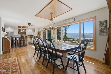 STUNNING LAKE VIEW + PRIME LOCATION. Beautifully renovated and - photo 9