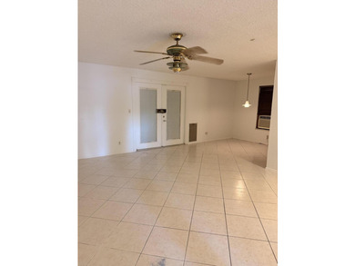 Attention all Investors or DYI Buyers. Single-family home with - photo 2