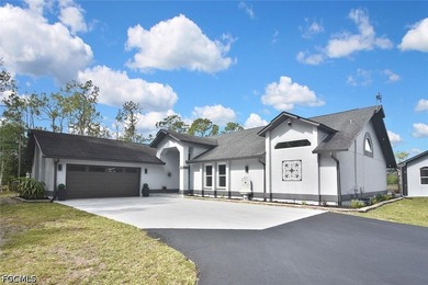 Welcome to your own private compound - a rare 2.5+ acre estate - photo 3