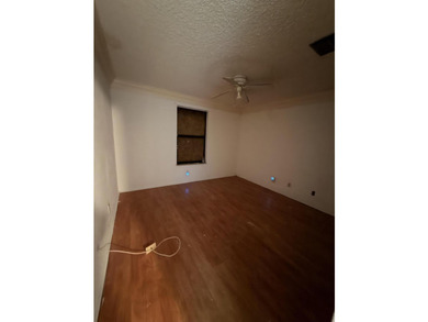 Attention all Investors or DYI Buyers. Single-family home with - photo 3