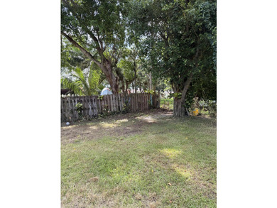 Attention all Investors or DYI Buyers. Single-family home with - photo 4