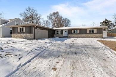 Lake Winnebago Home For Sale in Neenah Wisconsin