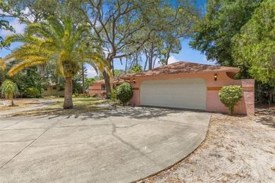 Situated at the end of a peaceful cul-de-sac on a spacious - photo 3