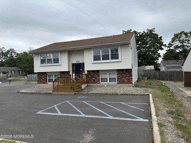 Prime location 3/10th of a mile from Garden State Parkway access - photo 1