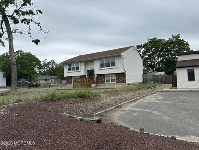 Prime location 3/10th of a mile from Garden State Parkway access - photo 3