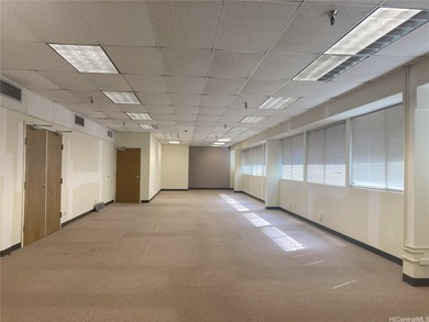 Must see property ! Right off the H-1 freeway Exit 23 Punahou - photo 6