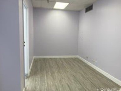Must see property ! Right off the H-1 freeway Exit 23 Punahou - photo 7
