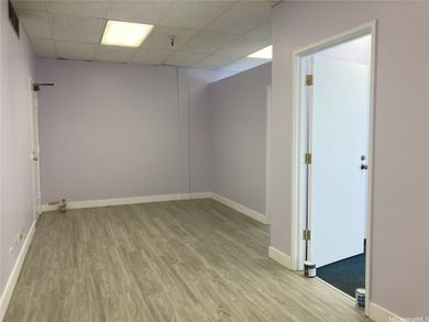 Must see property ! Right off the H-1 freeway Exit 23 Punahou - photo 8