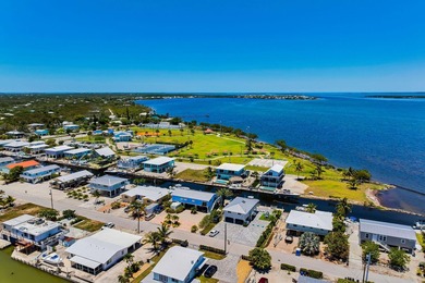 A beautifully kept home with amazing views of the Gulf, and easy - photo 2