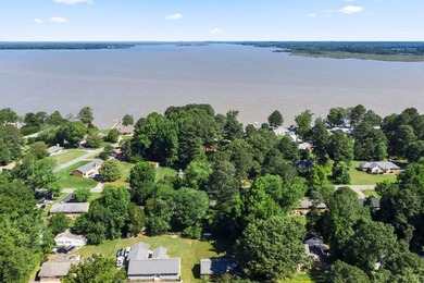 3 bedroom 1 1/2 bath brick rancher with attached carport and - photo 4