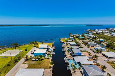 A beautifully kept home with amazing views of the Gulf, and easy - photo 5