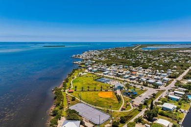 A beautifully kept home with amazing views of the Gulf, and easy - photo 7