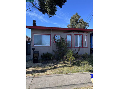 MOVE IN CONDITION, CLOSE TO ALL AMENITIES, ADDITIONAL DETACHED - photo 1