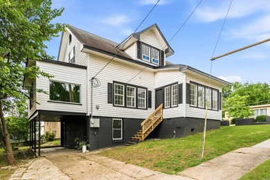 Beautifully restored 1938 historic cottage blending timeless - photo 2