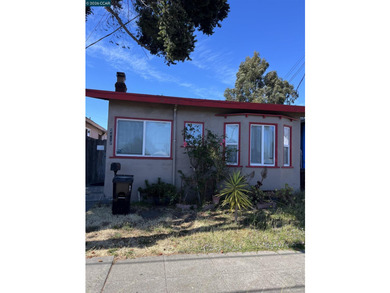 MOVE IN CONDITION, CLOSE TO ALL AMENITIES, ADDITIONAL DETACHED - photo 2
