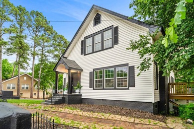 Beautifully restored 1938 historic cottage blending timeless - photo 3