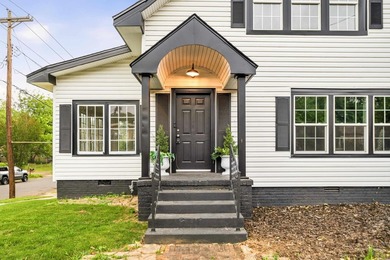 Beautifully restored 1938 historic cottage blending timeless - photo 4