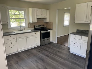 Try country living in this ranch-style 3-bedroom, 1.5-bath home - photo 4