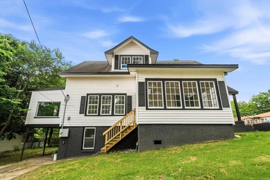 Beautifully restored 1938 historic cottage blending timeless - photo 5