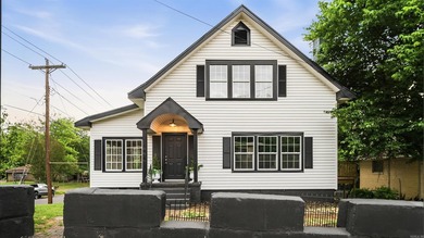 Beautifully restored 1938 historic cottage blending timeless - photo 6