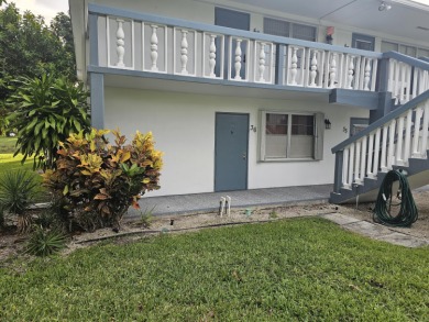 (private lake, pond, creek) Condo For Sale in Deerfield Beach Florida