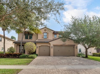 Amazing opportunity to enjoy this bespoke home with over 4,200 - photo 1
