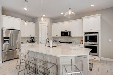 Amazing opportunity to enjoy this bespoke home with over 4,200 - photo 6