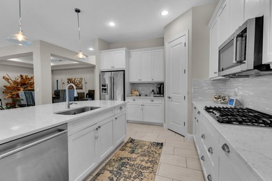Amazing opportunity to enjoy this bespoke home with over 4,200 - photo 7