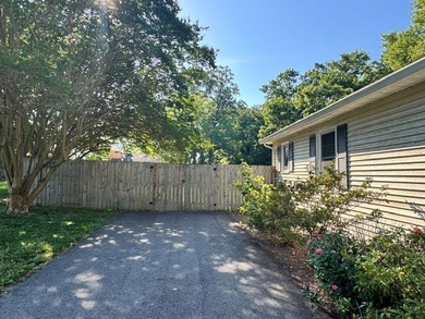 Adorable Cottage with Winter Water Views in the Heart of Weems - photo 8