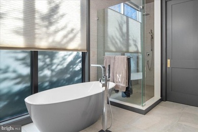 Modern Riverfront Estate with Unparalleled Indoor-Outdoor Living - photo 32