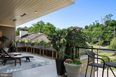 Modern Riverfront Estate with Unparalleled Indoor-Outdoor Living - photo 40