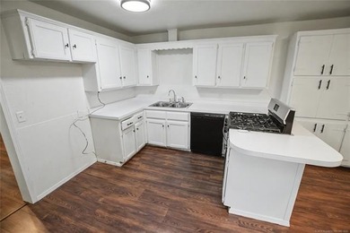 This freshly remodeled home is a great find, featuring 2 - photo 6
