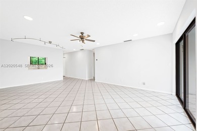 Spacious 2BR/2BA condo with stunning lake and lagoon views in - photo 3