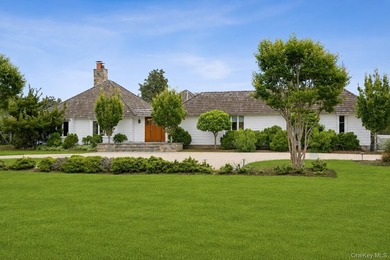 STYLISHLY RENOVATED QUOGUE RETREAT SOUTH OF THE HIGHWAY Nestled - photo 2