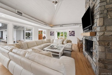 STYLISHLY RENOVATED QUOGUE RETREAT SOUTH OF THE HIGHWAY Nestled - photo 5