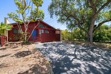 Amazing Opportunity to own a home in this small, friendly - photo 1