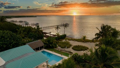 Welcome to your private oceanfront retreat, ideally situated on - photo 3