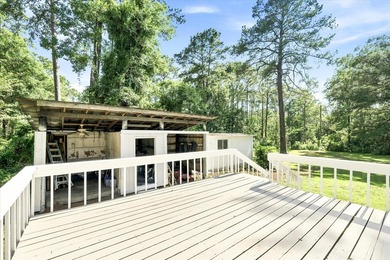 Welcome to this gorgeous 4-bedroom, 2-bath lakefront home - photo 48
