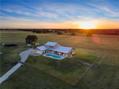 (private lake, pond, creek) Home For Sale in Chilton Texas