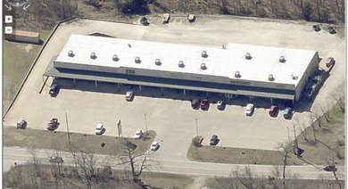 White River Plaza is a prominently located retail center for - photo 8