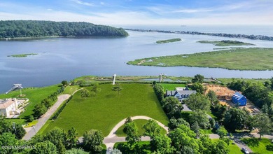 RARE WATERFRONT LAND OPPORTUNITY IN RUMSON! Build your custom - photo 2