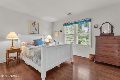 Sophisticated 5 bedroom, 5 bath Colonial perfectly positioned - photo 22