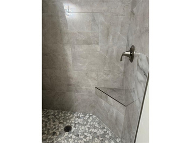 Beautifully renovated 2-bedroom 1 bath beach condo in the heart - photo 7