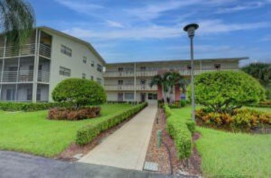 Lake Condo For Sale in Boca Raton, Florida