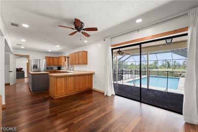 Custom built 5 bedroom, 4 bathroom, 2 car garage home with - photo 6