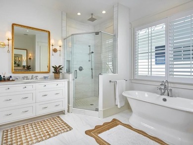 In the heart of Olde Naples, this 2020-built courtyard residence - photo 18