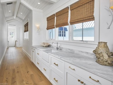 In the heart of Olde Naples, this 2020-built courtyard residence - photo 20