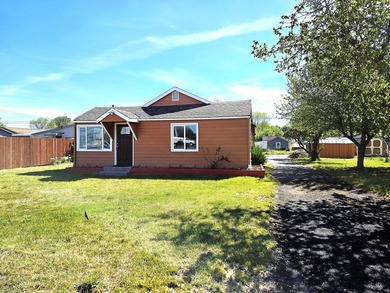 Updated cottage in the heart of Prineville with many upgrades - photo 1