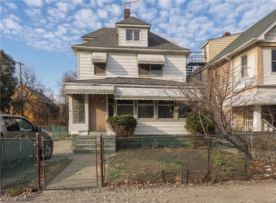 Welcome home to this recently updated Colonial conveniently - photo 1