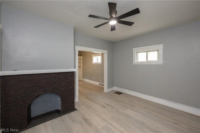 Welcome home to this recently updated Colonial conveniently - photo 4